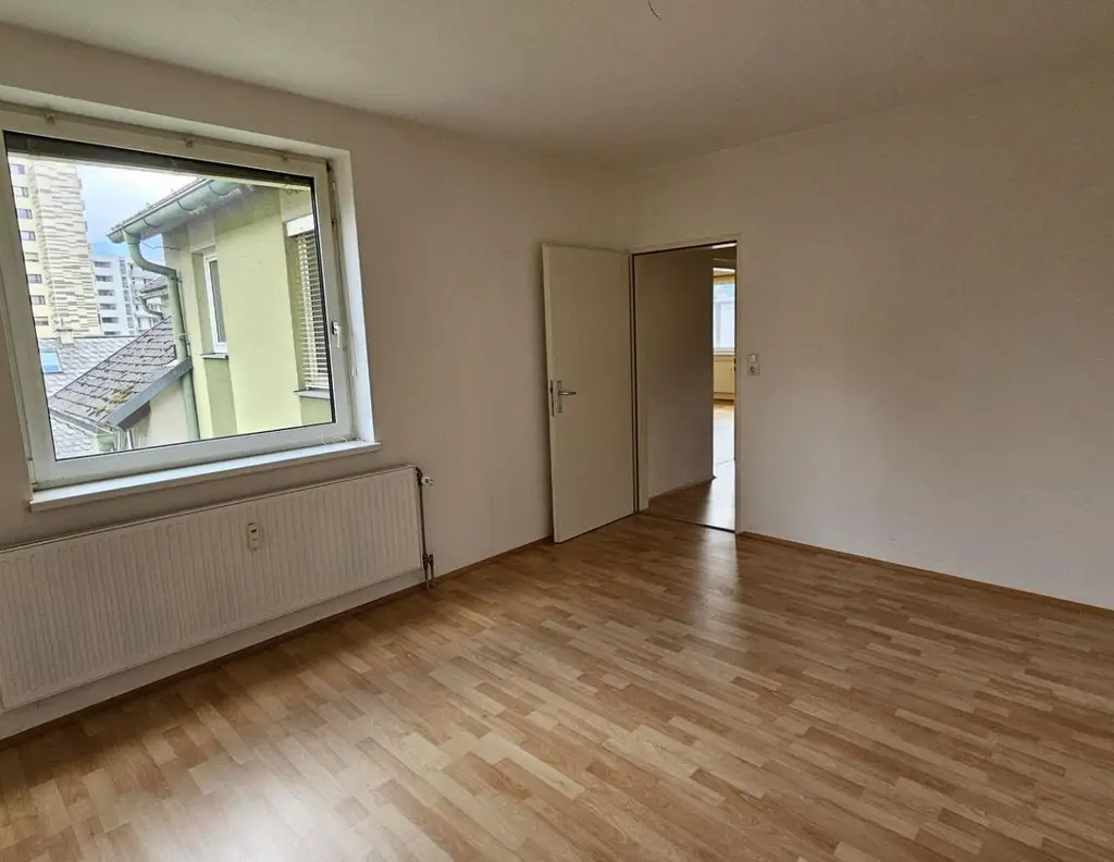 Genossenschaftswohnung mit 3 Zimmern mit Balkon - unbefristeter Mietvertrag
