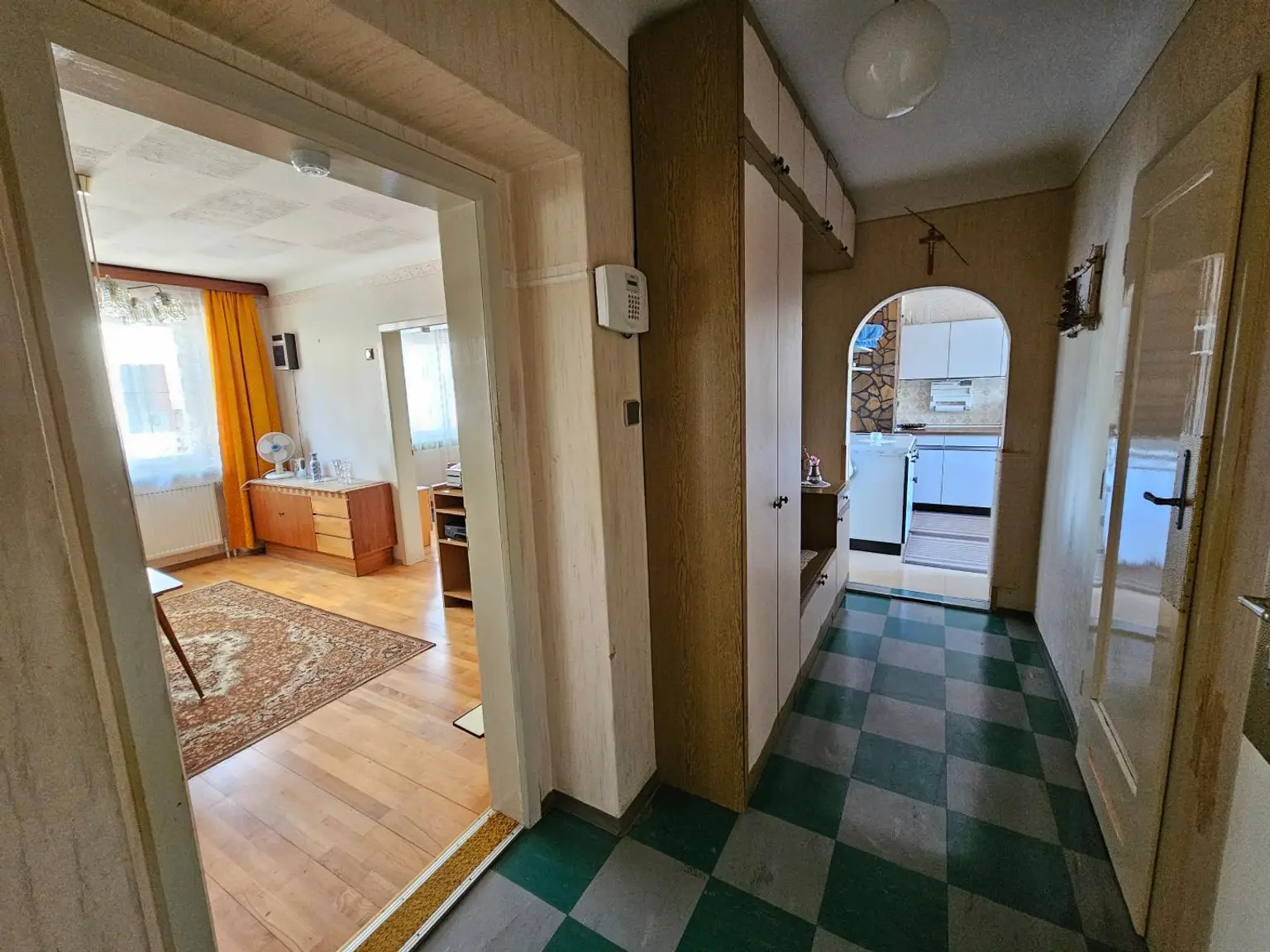 Einfamilienhaus mit kleinem Garten