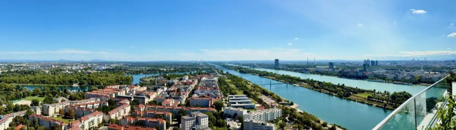 LUXURIÖSE 3-ZIMMER-WOHNUNG MIT 2 BÄDERN, GARAGENPLATZ UND ATEMBERAUBENDEM PANORAMABLICK