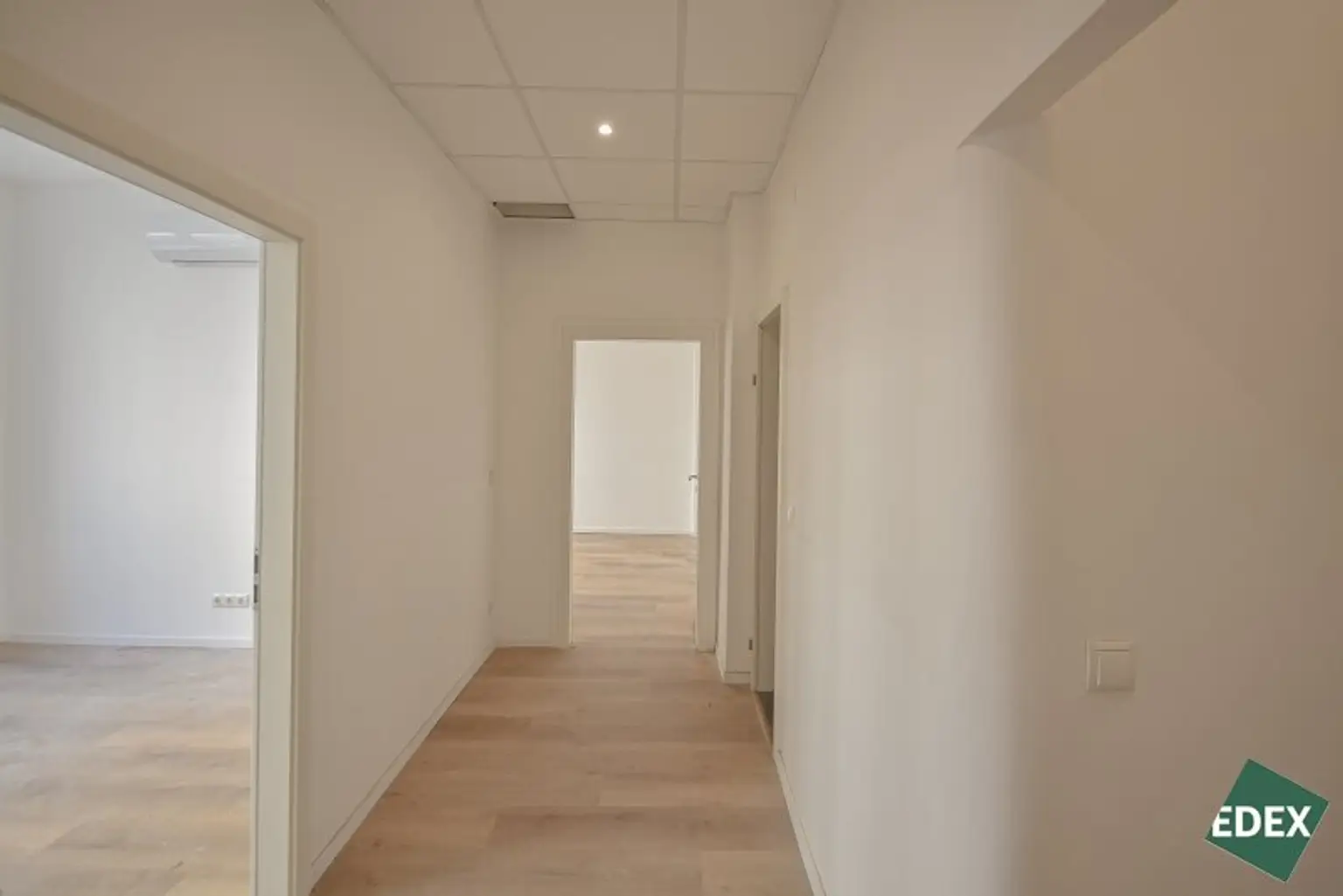 Modernes Innenstadtbüro mit Klimaanlage direkt am Schwedenplatz