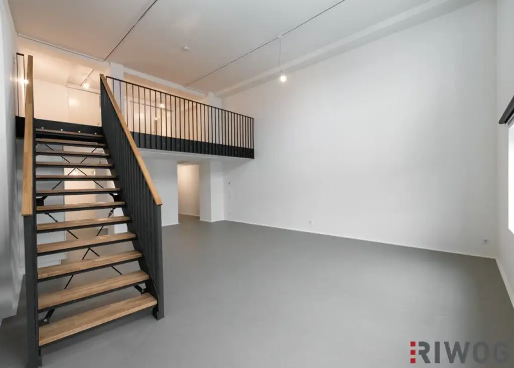 ERSTBEZUG nach Sanierung | Außergewöhnliches Loft mit Raumhöhe bis zu ca. 4,90 m | Büro/Praxis Nutzung und Kurzzeitvermietung möglich