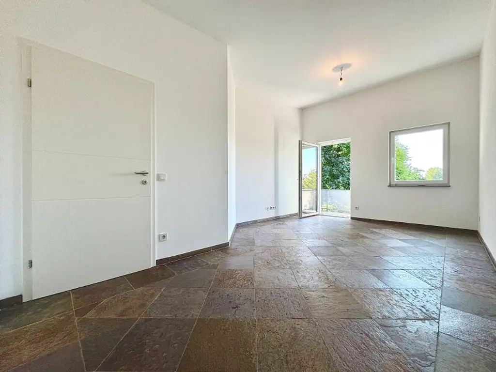 Grüne Ruheoase mit toller Infrastruktur I großzügiger Garten + Balkon I geräumige Zimmer I 2 Bäder I Alarmanlage I