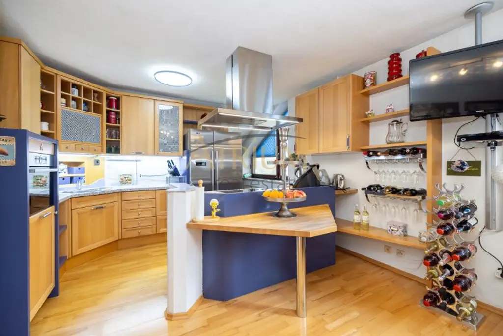 240m²  großes, modern aufgeteiltes 8 Zimmer Einfamilienhaus mit Garten und Pool in Gerasdorf bei Wien