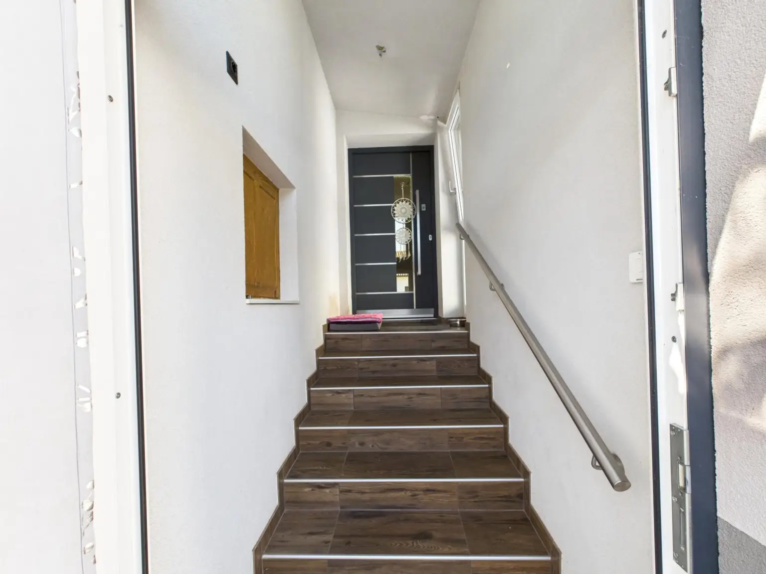 Vollkomfort Einfamilienhaus mit Pool, Sonnenterrasse und großem Garten