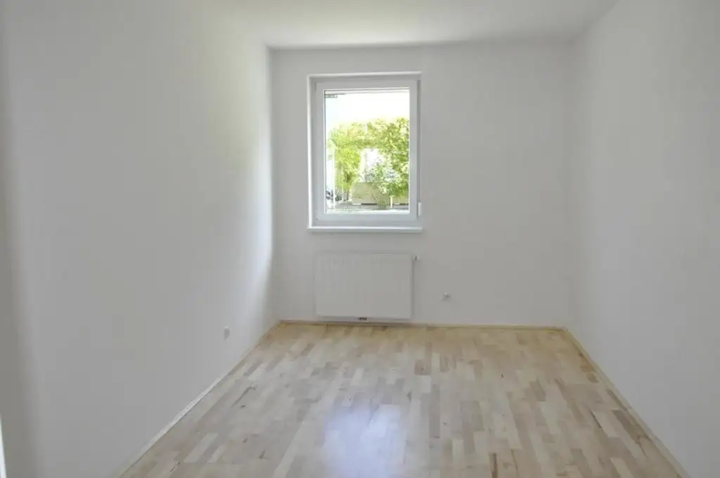 Moderne 4-Zimmer-Wohnung mit Eigengarten, in zentraler Lage und absoluter Seenähe!