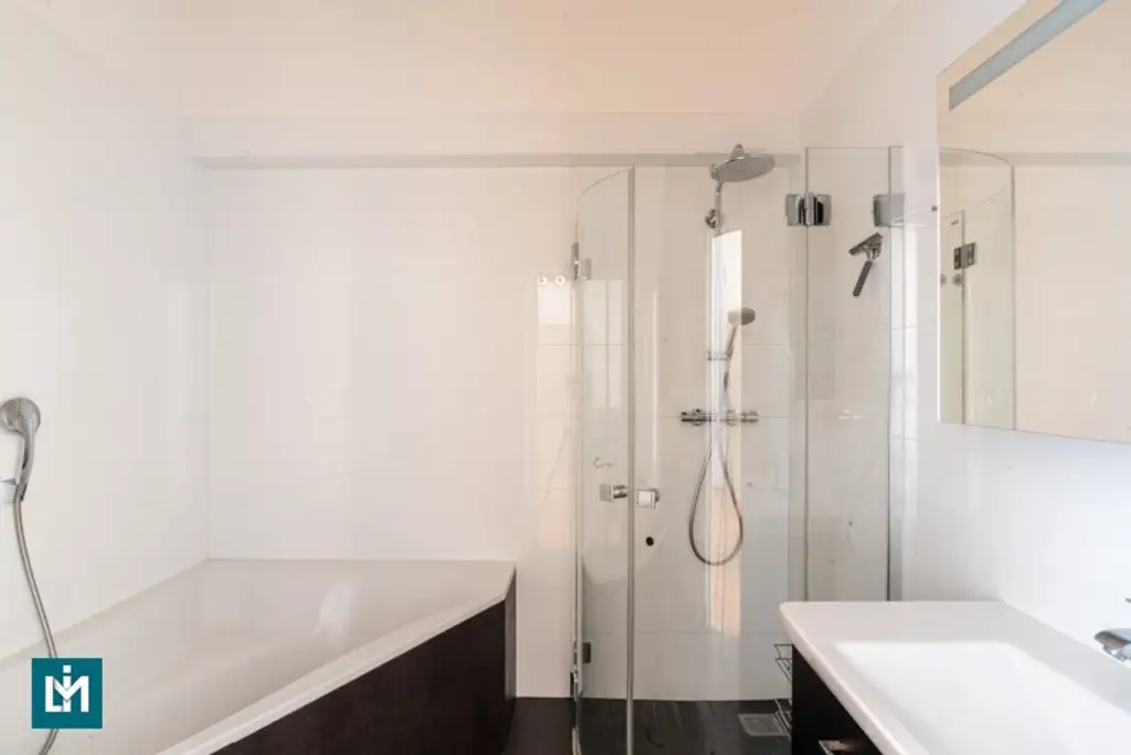 SCHÖNE 3 - ZIMMER WOHNUNG / NÄHE AUGARTEN