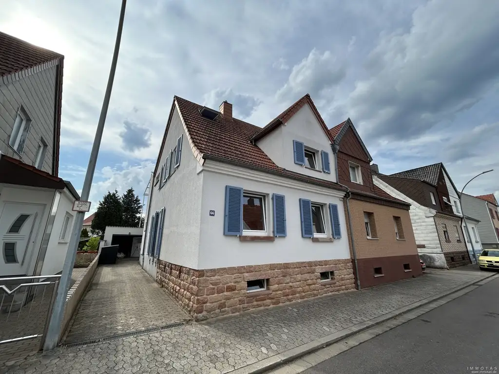 Vielseitiges Ein- bis Zweifamilienhaus mit Garten und Garage