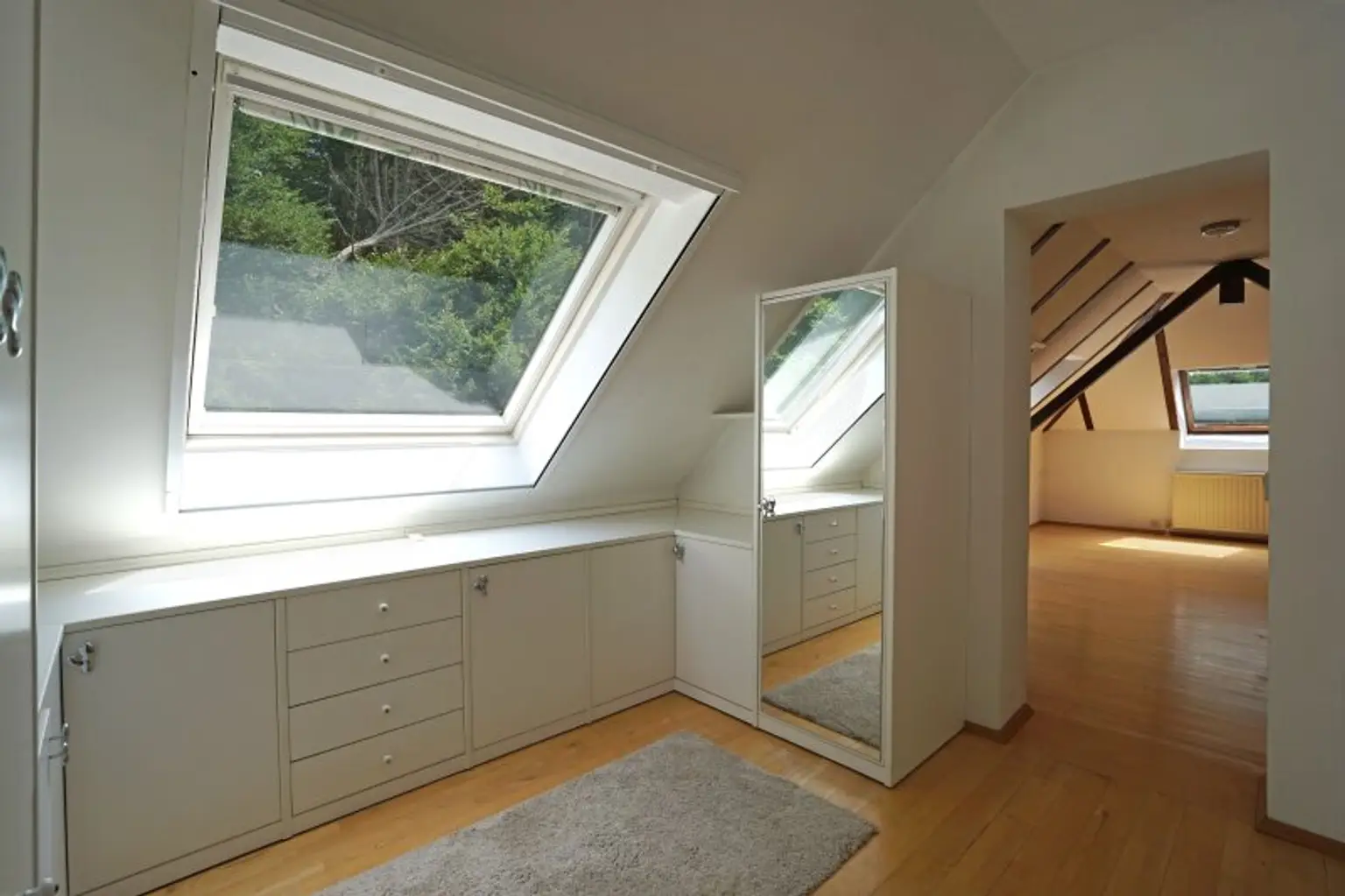 Repräsentative Villa mit Pool und Wellnessbereich in sonniger Waldrandruhelage