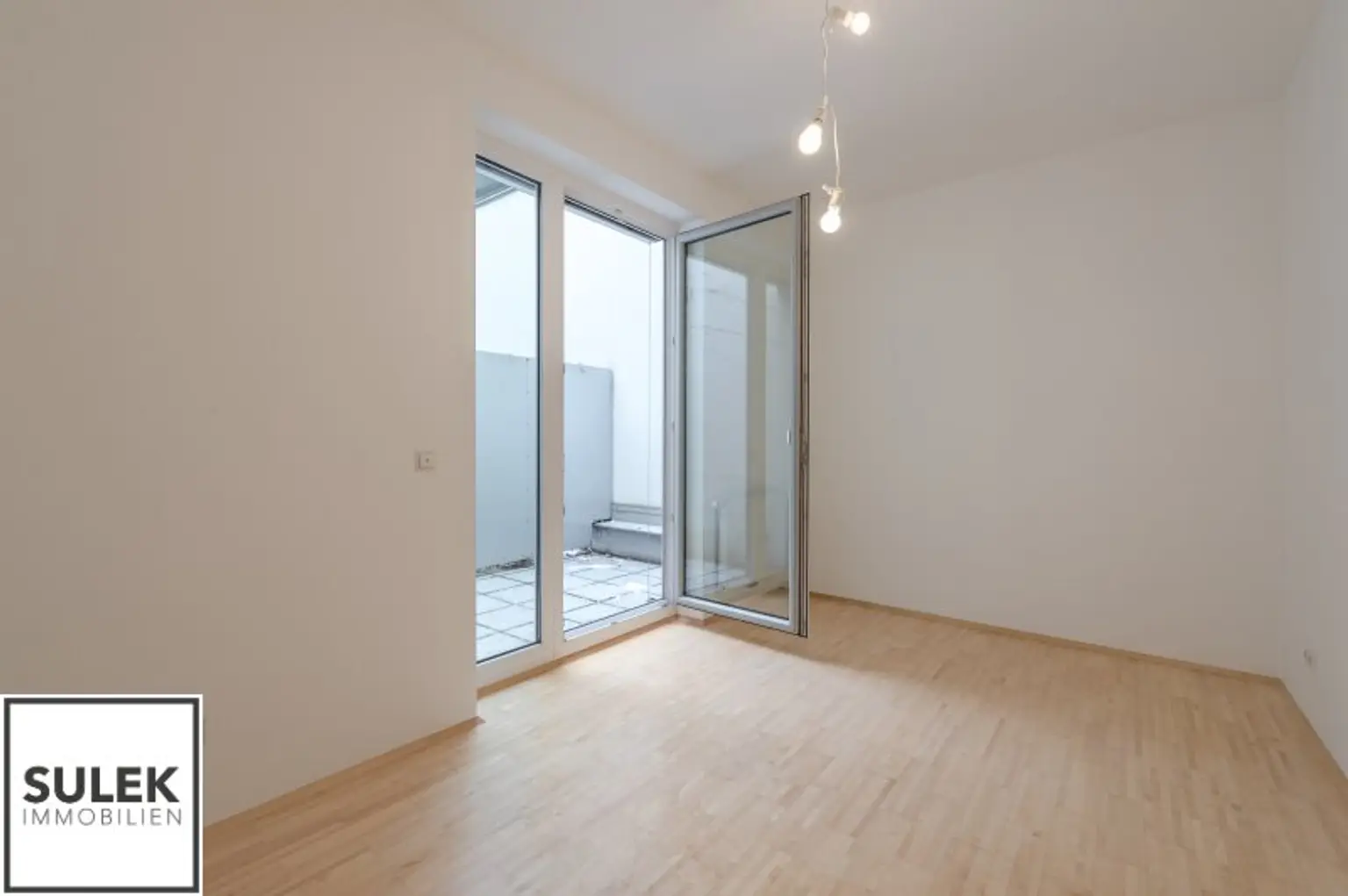 Gemütliche, ruhige 2-Zimmer Neubauwohnung mit Innenhof-Terrasse in beliebter Lage -nähe zur U6 & Mariahilfer Straße!