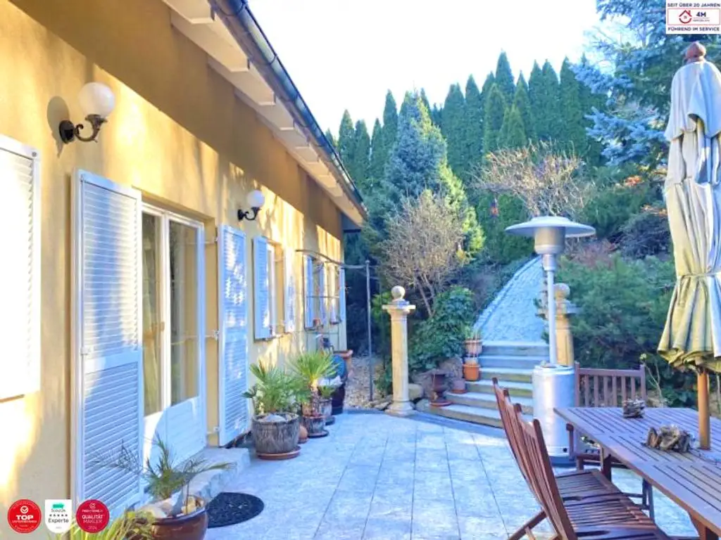 Exklusiv eingerichtete Villa mit orientalischem Hauch in absoluter Ruhelage in einer der begehrtesten Wohnlagen des südwestlichen Wienerwalds