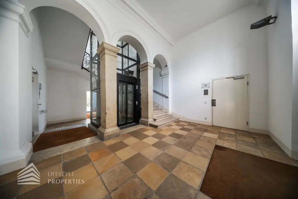 Saniertes 5-Zimmer Büro mit Balkon, Nähe Schloss Belvedere