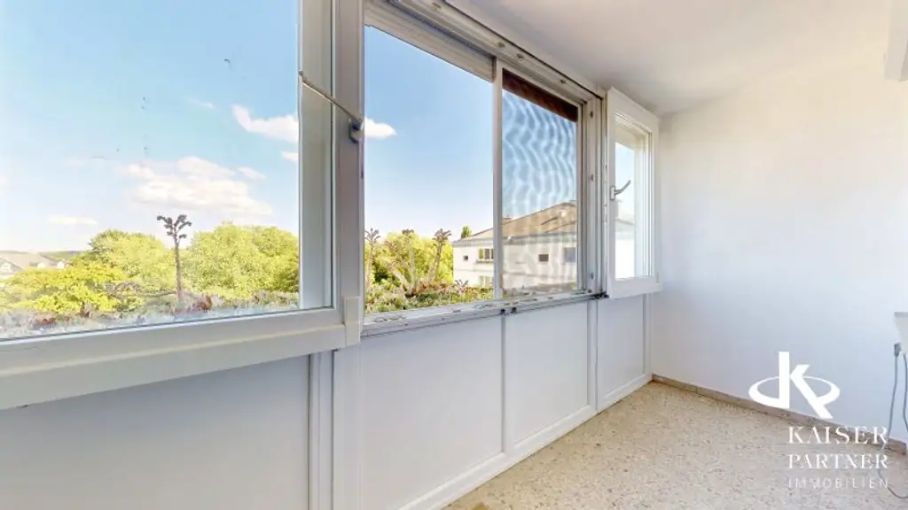 HELLE 3-ZIMMERWOHNUNG MIT LOGGIA IN GRÜNOASE!