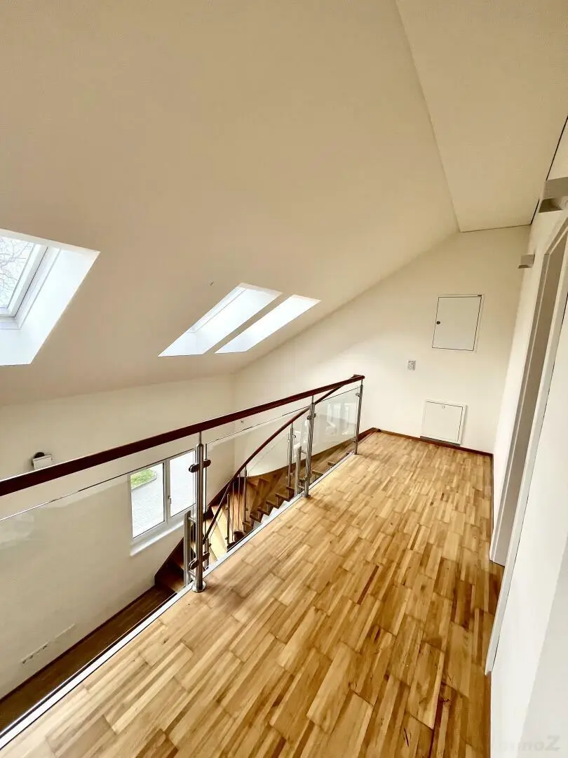 Maisonette: 1.OG und Dachgeschoss mit uneinsichtiger Dachterrasse, Parkplatz, top Ausstattung, Andritz