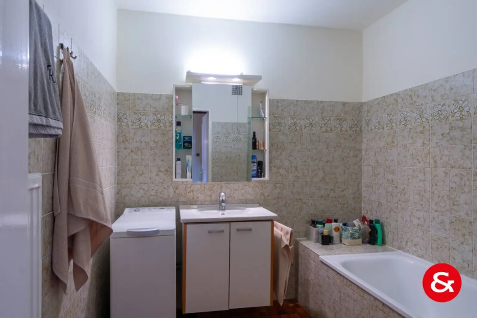 UNGLAUBLICHES PREIS-LEISTUNGSVERHÄLTNIS FÜR EINE DREIZIMMERWOHNUNG MIT LOGGIA IN GRÜNRUHELAGE!