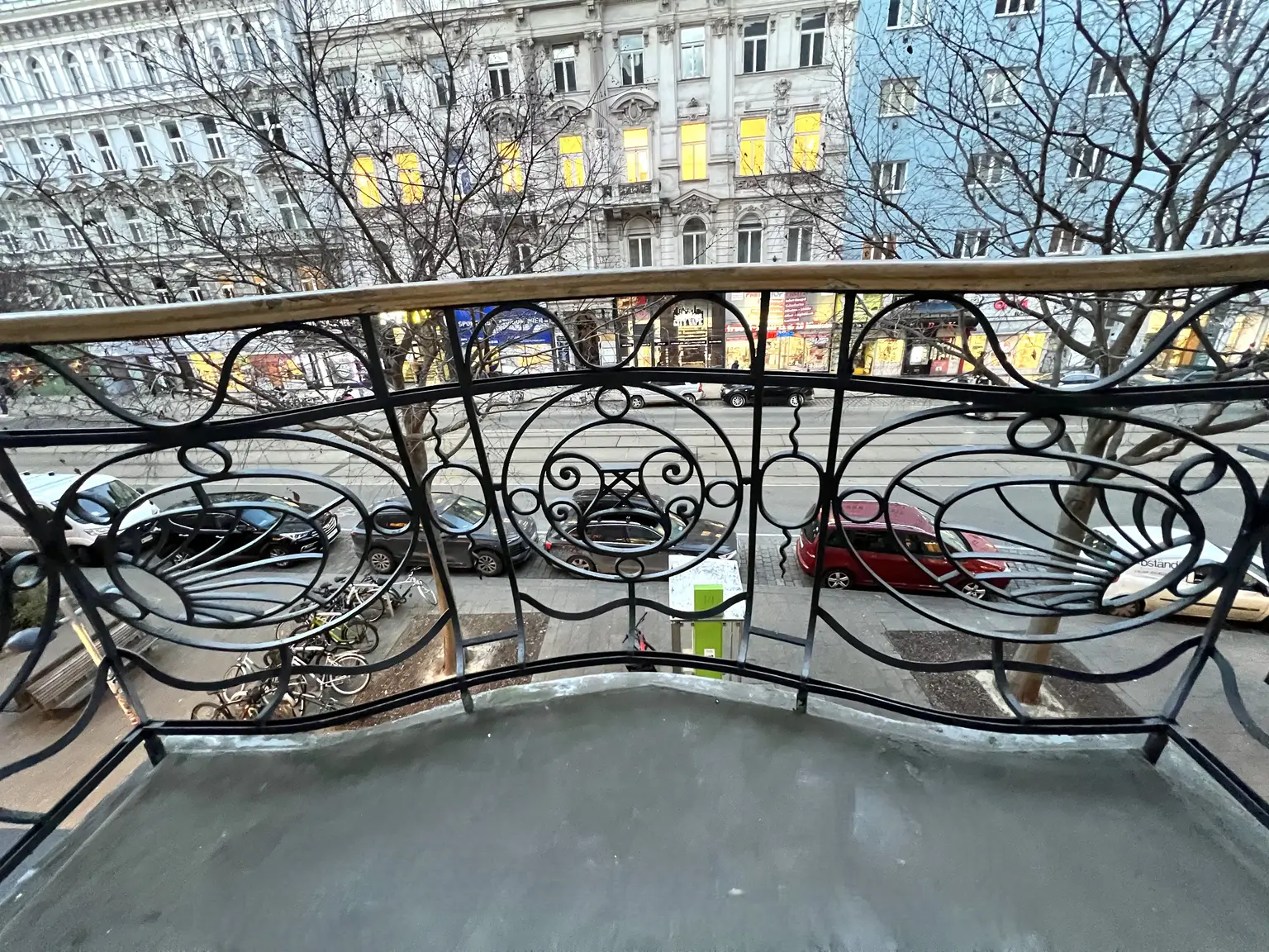 Charmantes, ansprechendes Apartment in zentraler Lage des 8. Bezirks mit zwei kleinen Balkonen