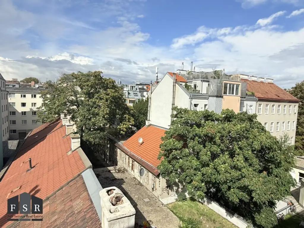 Lichtdurchflutete 4,5 Zimmer Wohnung - SANIERUNGSBEDÜRFTIG & BALKONANBAU möglich