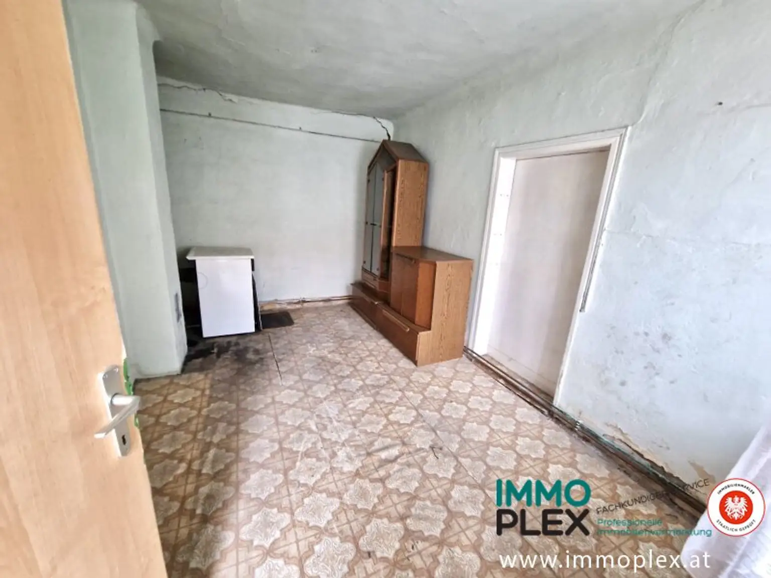 Einfamilienhaus in Ruhelage mit Schuppen und 4 Zimmer auf großem Grundstück, sanierungsbedürftig, zu kaufen!