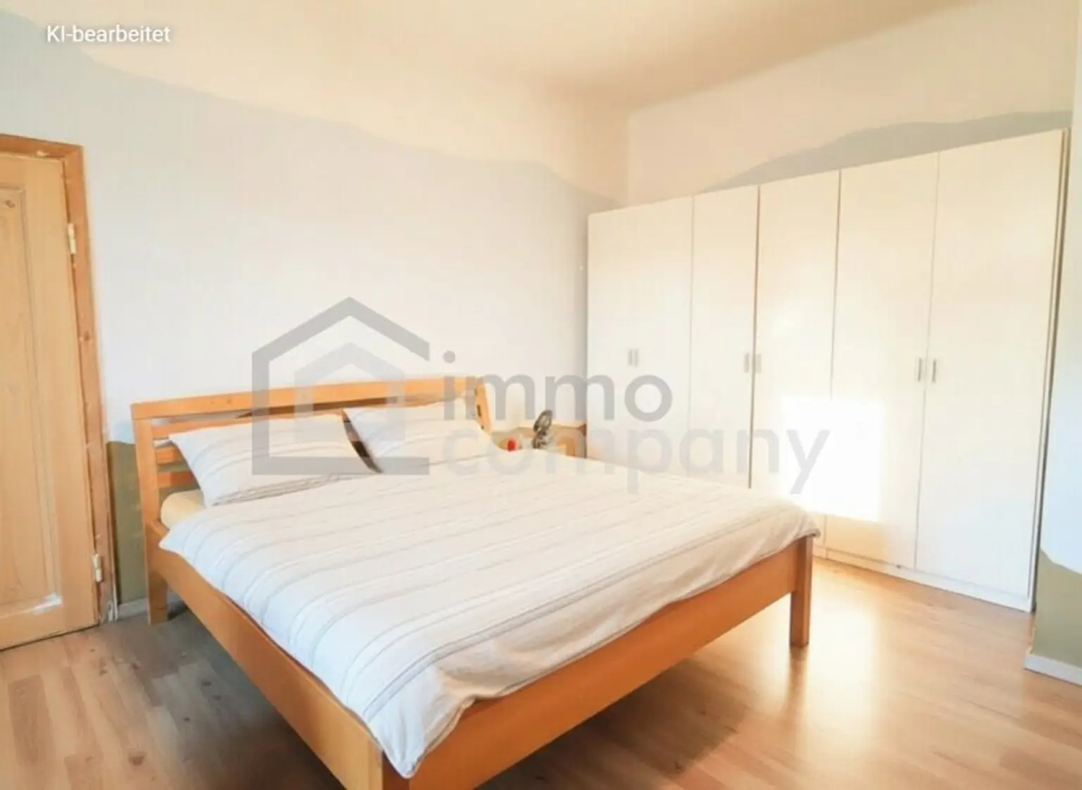 KI Bearbeitet - licht optimiert Schlafzimmer