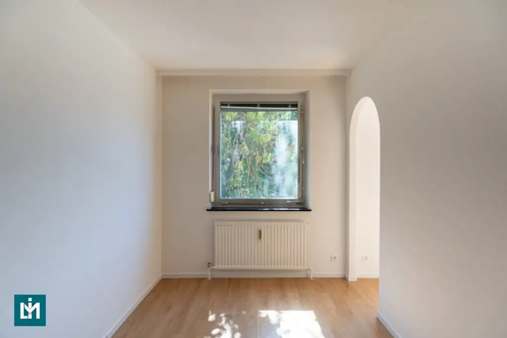 HOCHWERTIGE 3 - ZIMMER WOHNUNG / NÄHE SCN