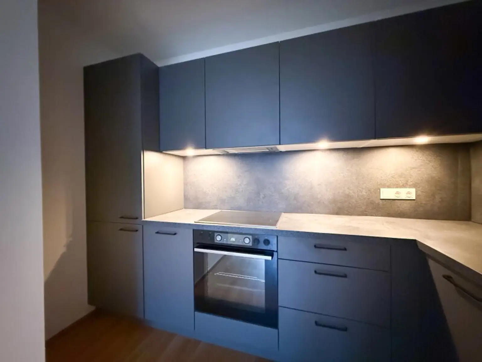 TOP ZUSTAND! 2-Zimmer Dachgeschoßwohnung in 1200 Wien mit Lift zu vermieten
