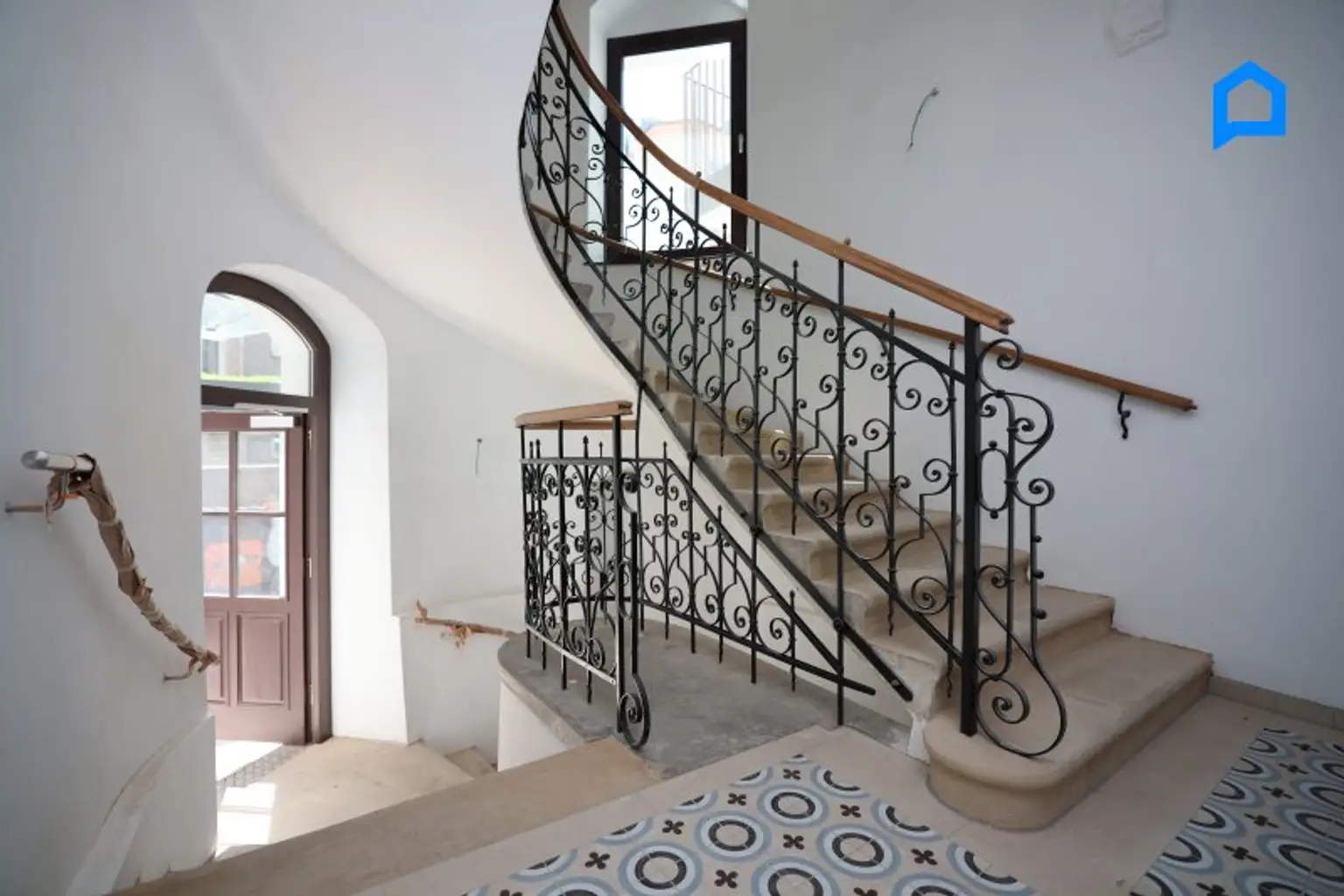 Schönbrunnblick-Gloriette, ERSTBEZUG, JETZT einziehen! Dachgeschoss NEU mit modernster Ausstattung148m² Wohnfläche, 4 Zimmer plus Nebenräume, auch Altbau Etagen-Wohnungen, teilweise Kurzzeitvermietung möglich !