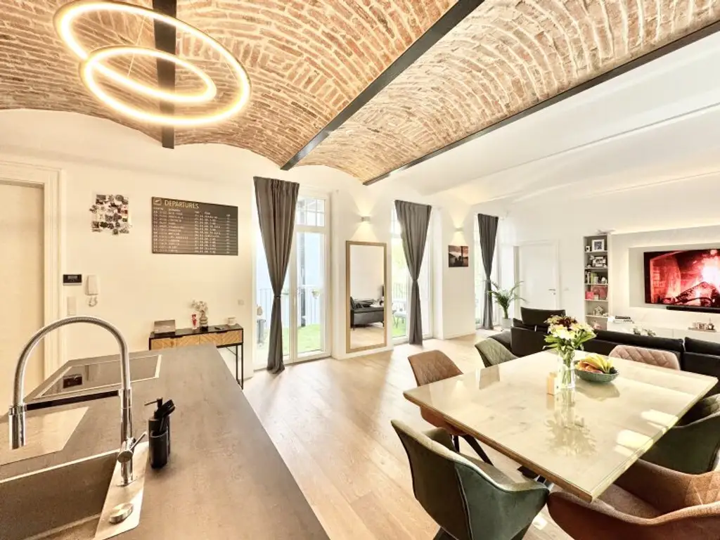 Einzigartiges LOFT in Hofruhelage | Traumhafte Immobilie mit großzügigem Balkon | Vollmöbliert bei Bedarf