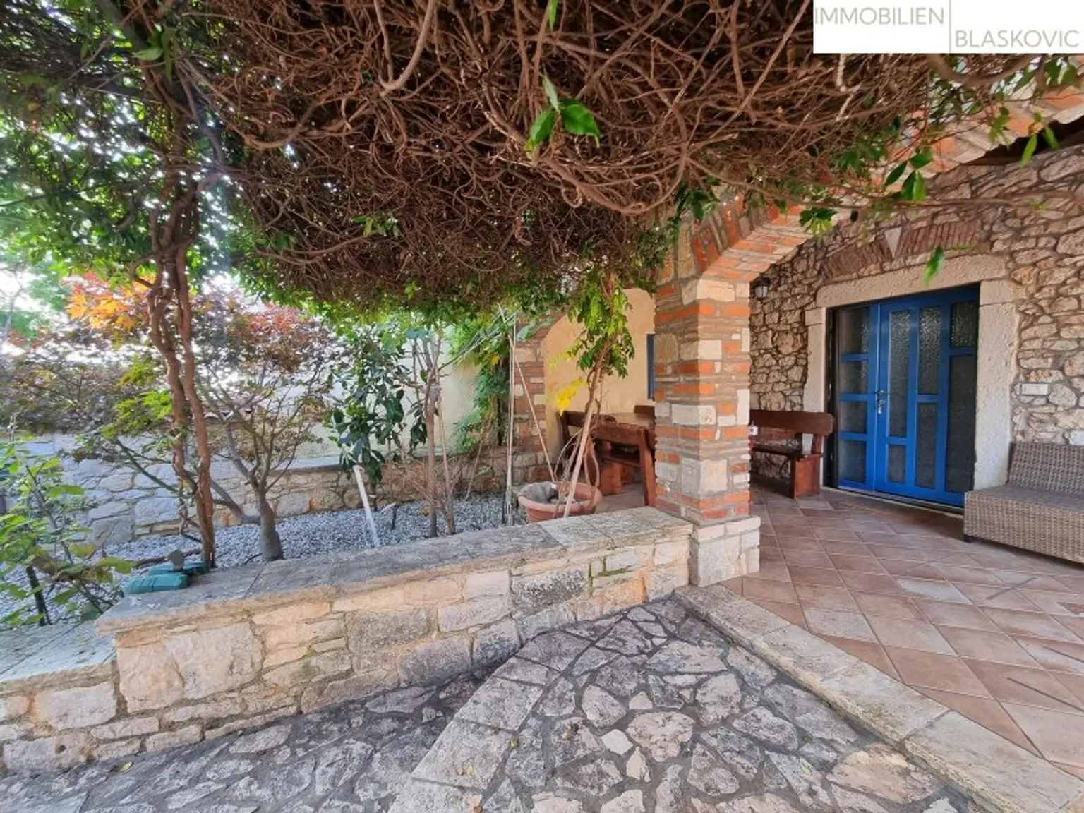 Porec Umgebung - Attraktives Steinhaus mit 2 Appartements und Pool/Wellness