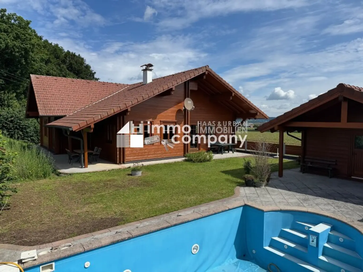 Großzügiges Wohnhaus und Office, top gepflegt! In 9 Minuten am Attersee!