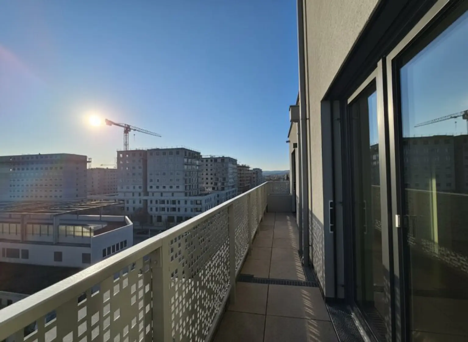 Exklusive 2-Zimmer-Dachgeschosswohnung mit Süd/West-Terrasse – Erstbezug in Toplage Nahe U1 Kagran, Donau Zentrum & Alter Donau