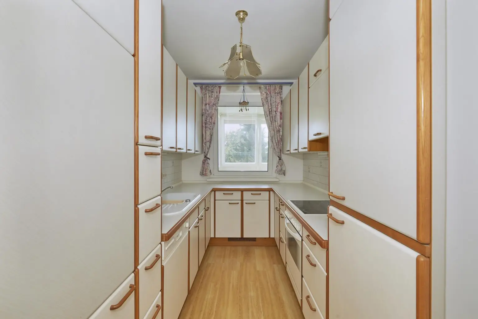 Großzügige 3-Zimmer-Wohnung mit Loggia in ruhiger Lage - Besichtigungstermine finden am 19.08.2025 statt!!