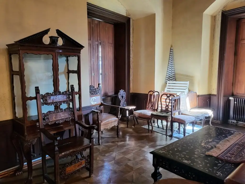 Renaissance-Schloss auf 15 ha Grund – seltene Gelegenheit für touristische Nutzung oder Family Office