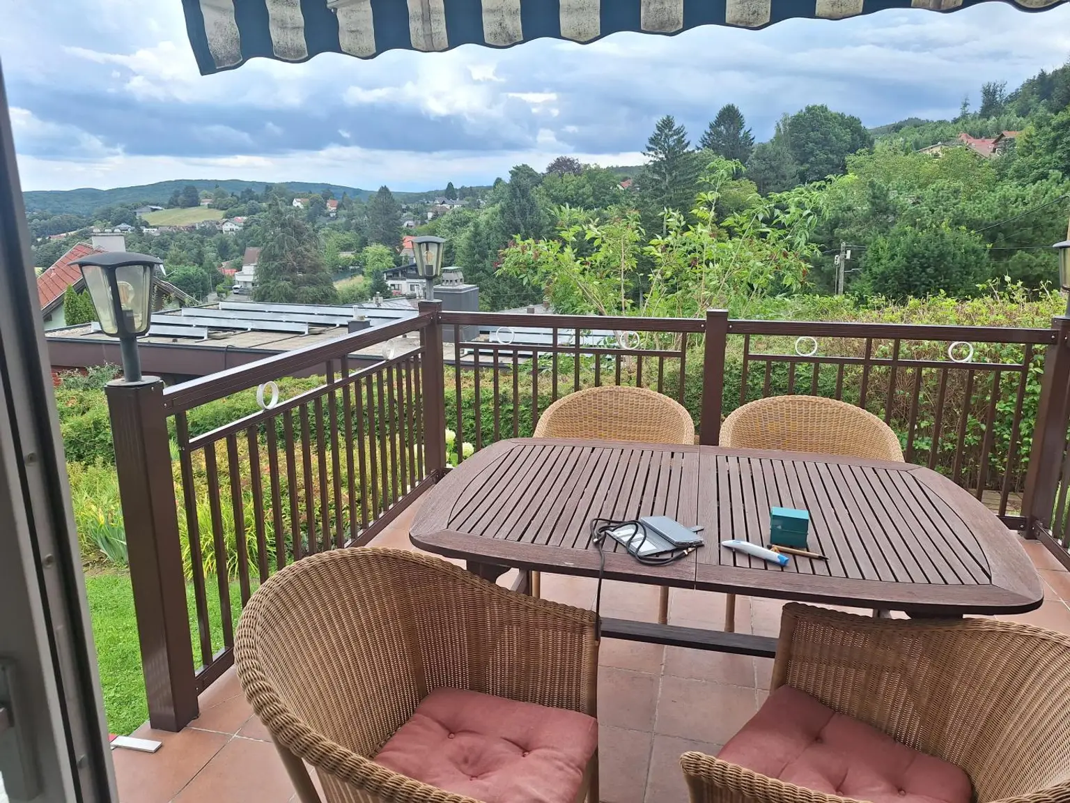 Tolles Baugrundstück mit Fernblick und Sommerhaus