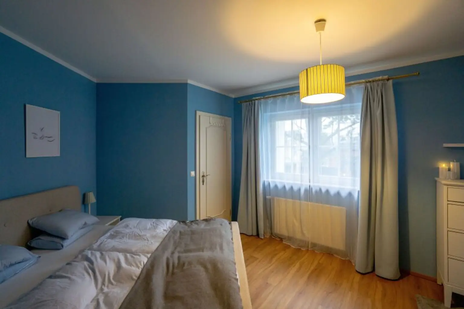 Ostseitiges Zimmer mit eigenem Schrankraum