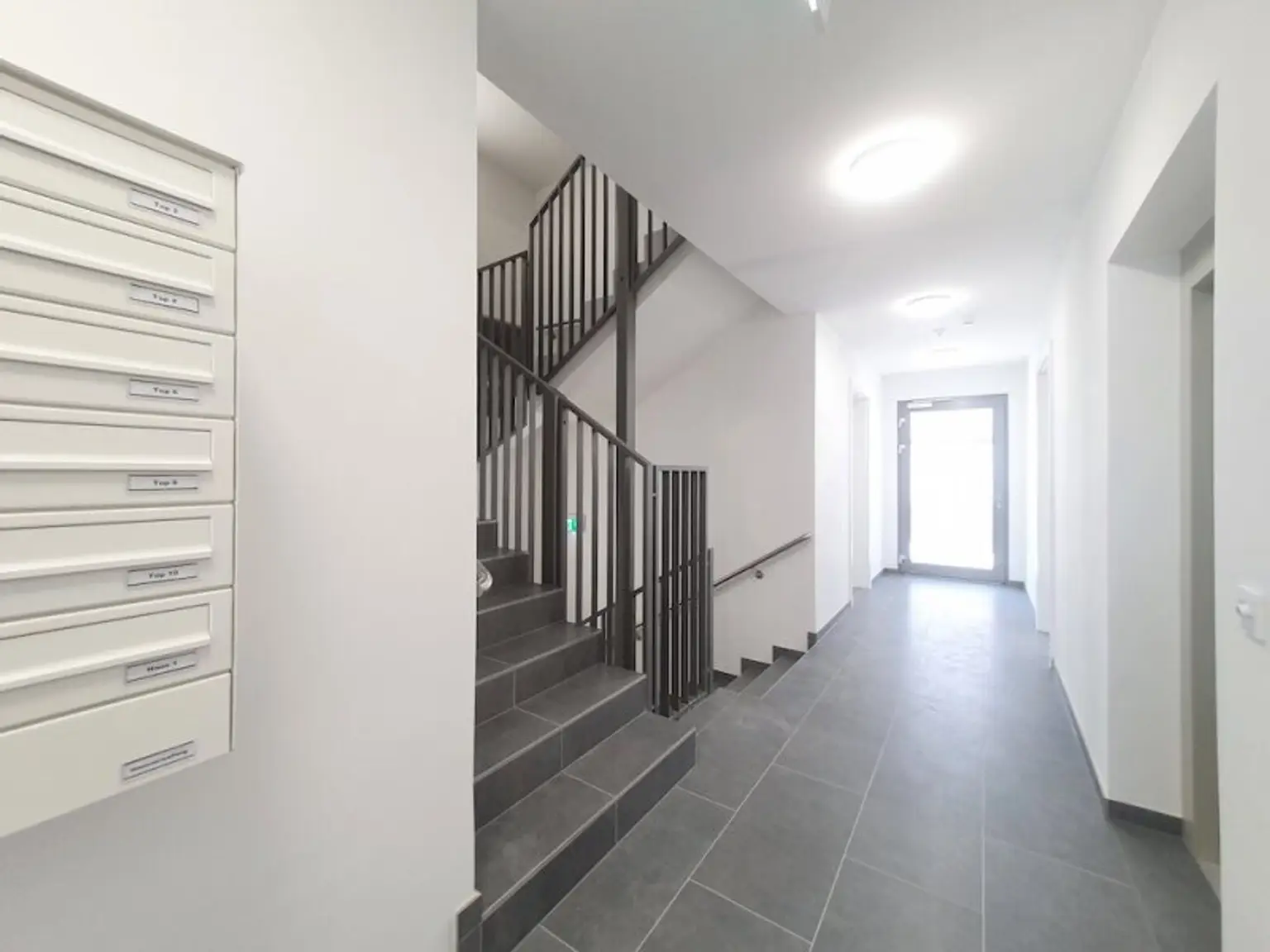 Helle moderne Wohnung bei U2-Stadlau/Bahnhof