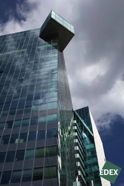 Schönes Büro im Saturn Tower