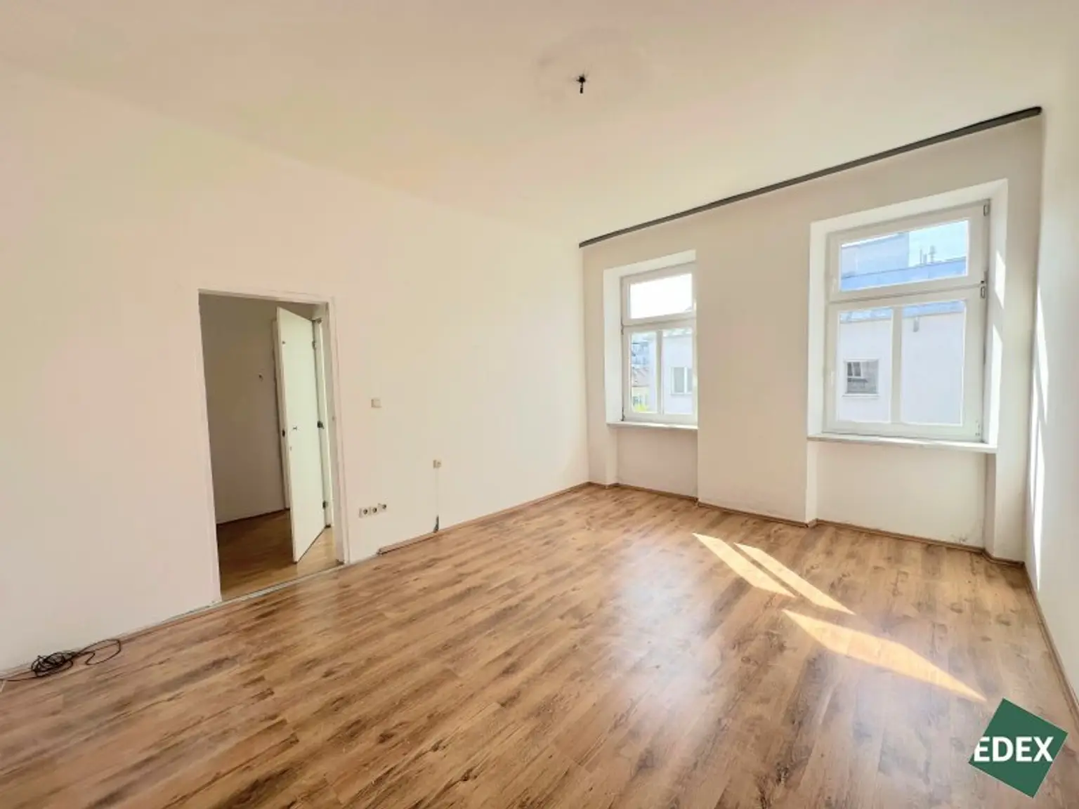 Sanierungsbedürftige 3-Zimmer Altbau-Wohnung mit Potenzial direkt bei der U-Bahn