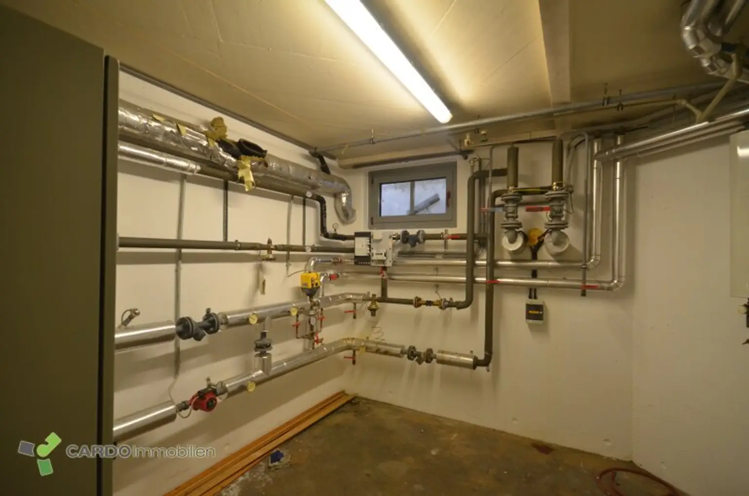 Halle und Lager 425m², 340m², 414m² für Veranstaltungen oder Lager, 2 Gewerbeobjekte nebeneinander mit große Parkplatz, entweder zusammen oder einzeln zu vermieten