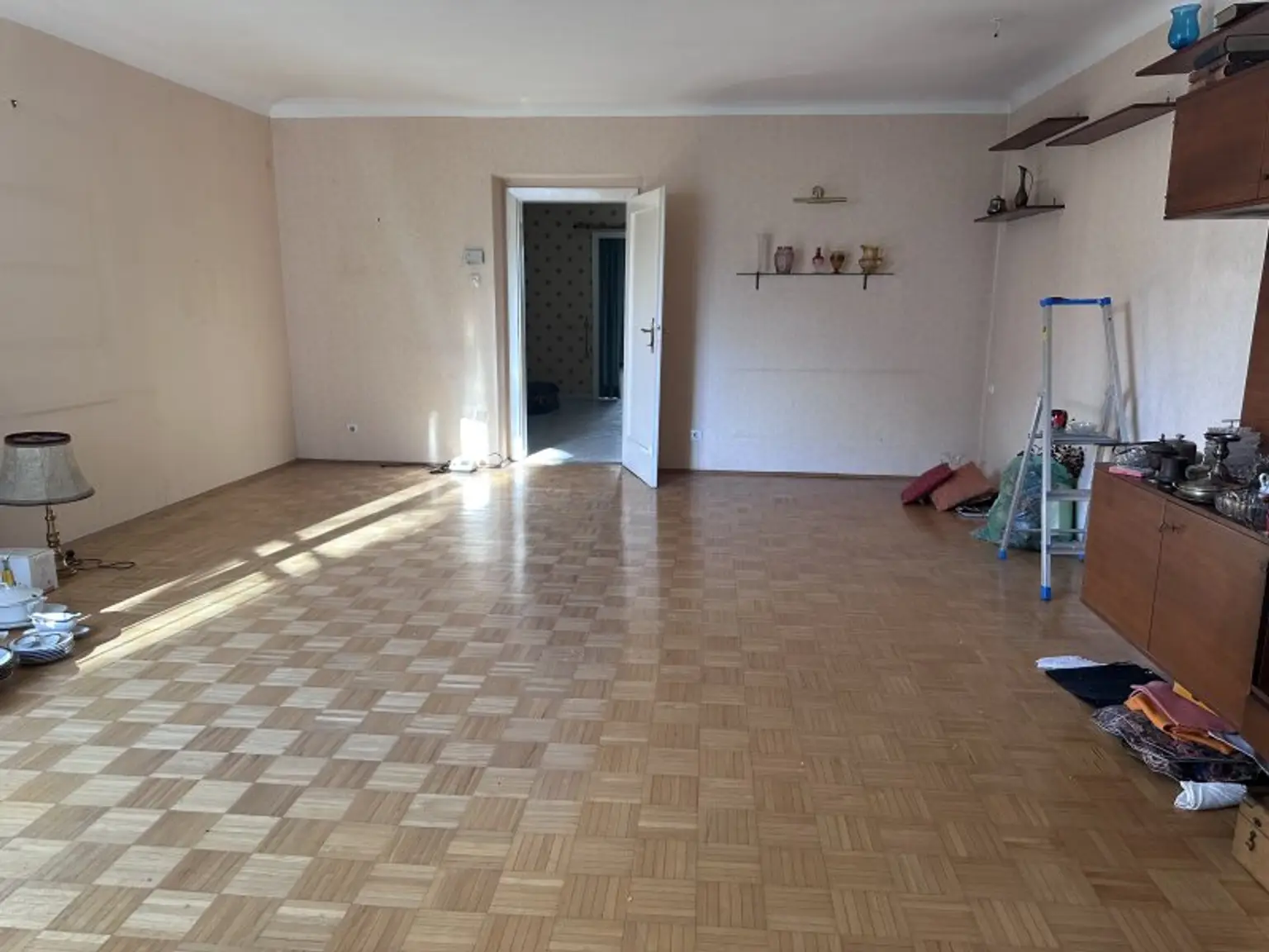 Traumhafte Familienwohnung mit Sanierungspotenzial in TOPLAGE