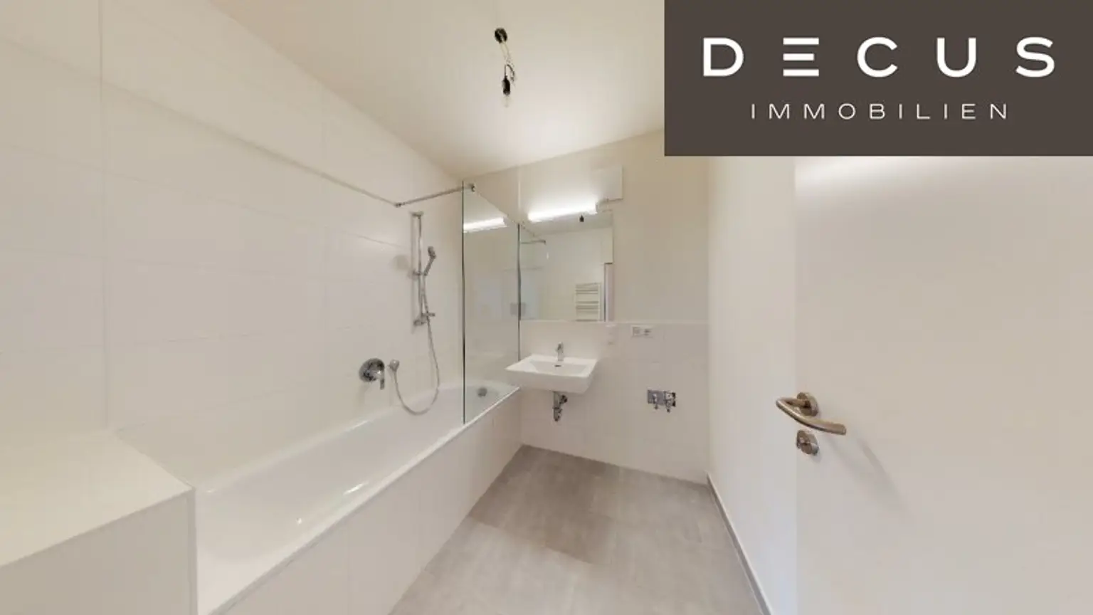 / NEUBAU / AB JÄNNER / RICHTUNG OSTEN / NIEDRIGENERGIEHAUS / ZWEI ZIMMER / 4. STOCK / 12 QM BALKON