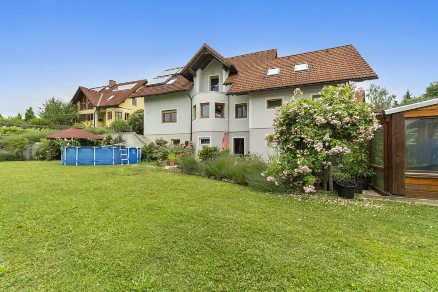 ** Traumhaftes Wohlfühlhaus in ländlicher Idylle trifft Stadtnähe  - nur 15km nach Graz **  Familienparadies mit erstklassiger Infrastruktur **