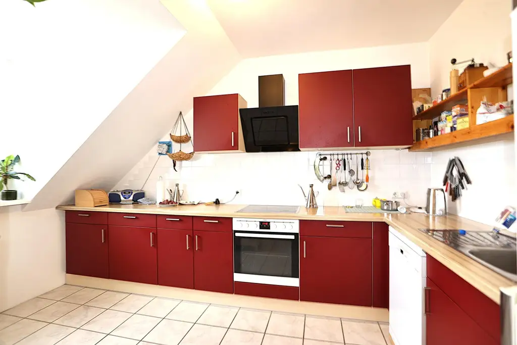 Wohlfühl-4-Raum-Eigentumswohnung mit ganzjährig sonniger Loggia und TG-Stellplatz