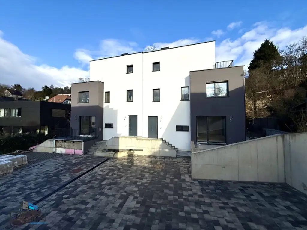 PREISREDUKTION! EXKLUSIVE 4-5 ZIMMER DOPPELHAUSHÄLFTEN MIT FREIFLÄCHEN IN GRÜNRUHELAGE!