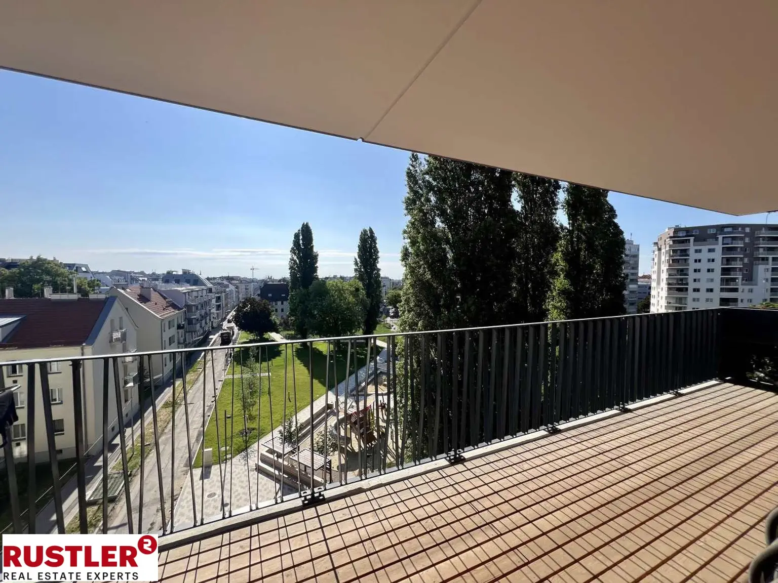 **ATTEMSGARTEN - HOCHWERTIGE 4 Zi WOHNUNG INKL. KÜCHE - 2 TERRASSEN - 2 BÄDER UND FITNESS**