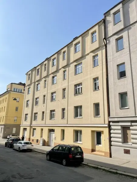 Eckzinshaus mit Rohdachboden