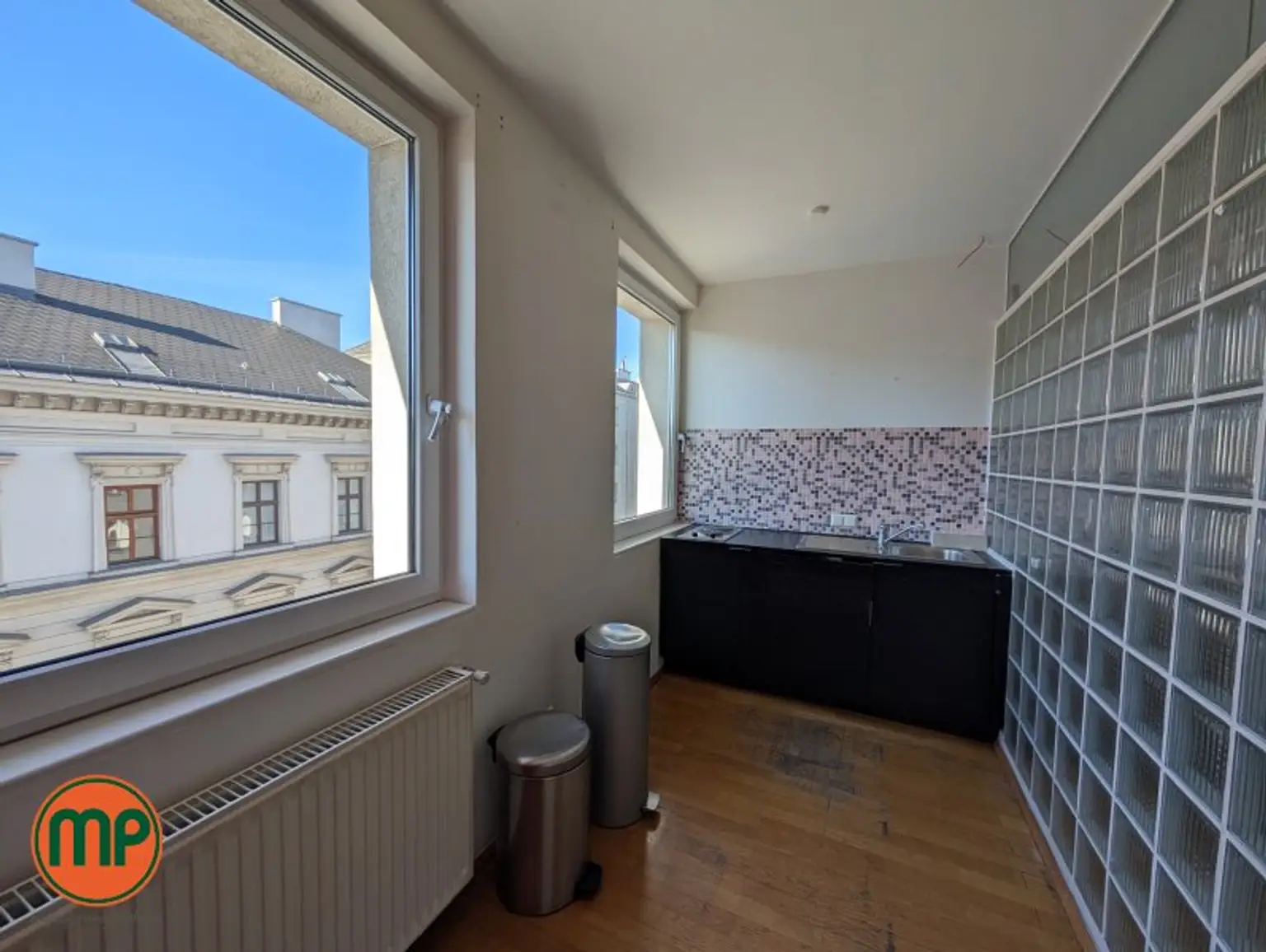 NUR FÜR ÄRZTE: Patientenpotential trifft Top-Anbindung: Ihre Praxis direkt an der U6