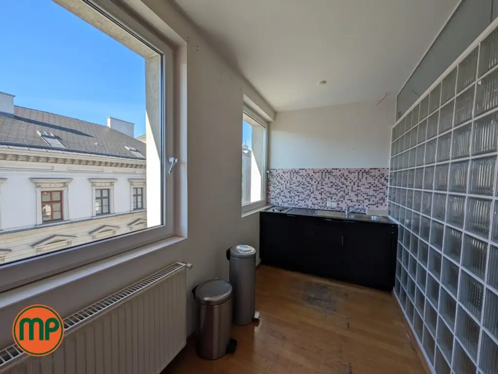 NUR FÜR ÄRZTE: Patientenpotential trifft Top-Anbindung: Ihre Praxis direkt an der U6