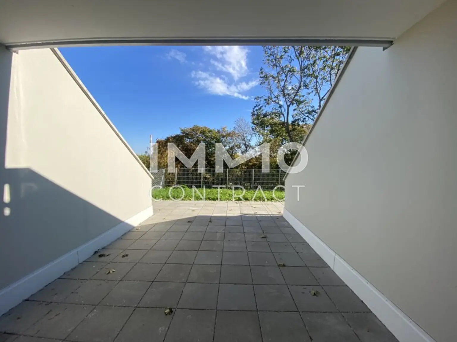 Terrasse auf Gartenebene