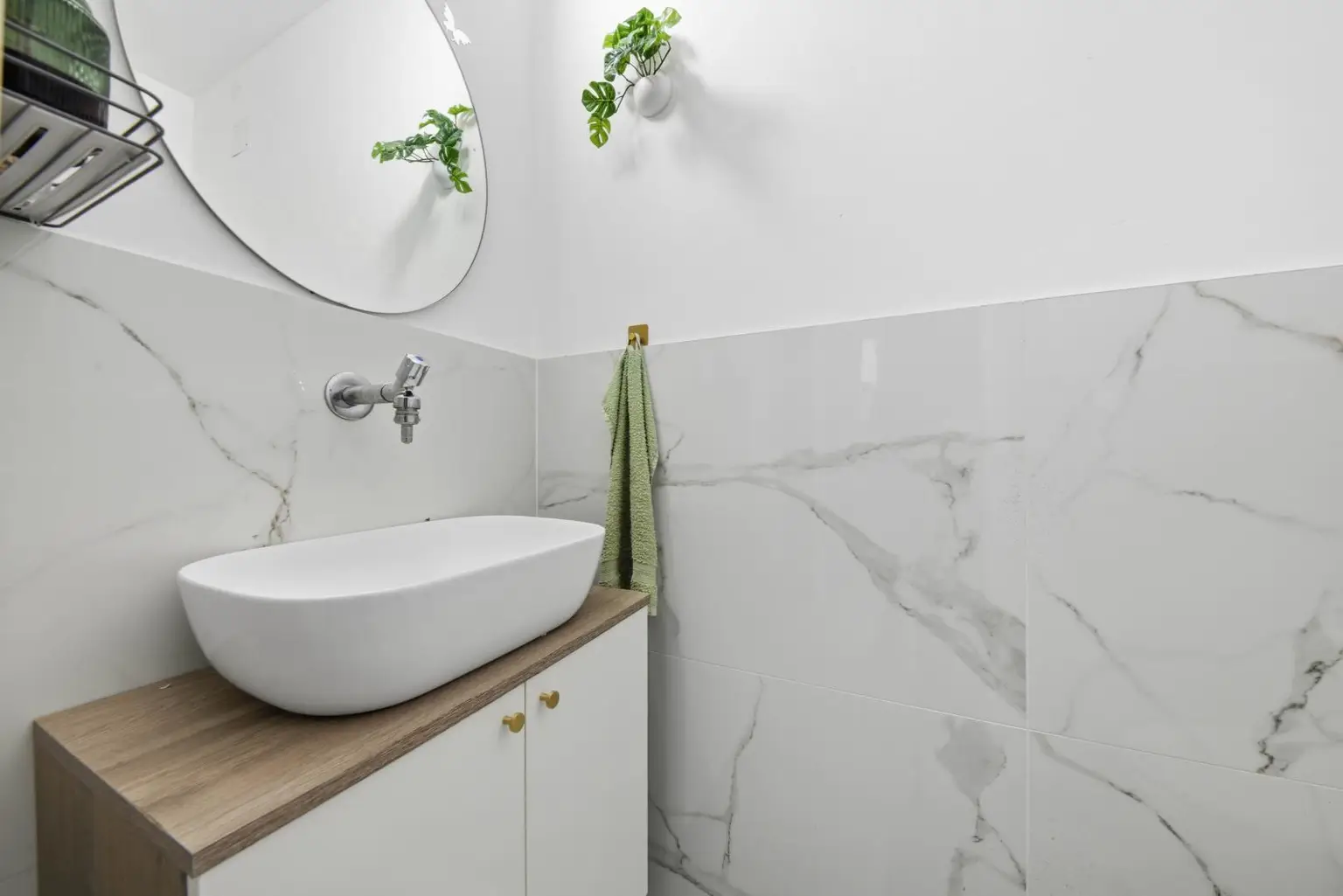 ZENTRUMSNAHE WOHNUNG MIT TERRASSE & BLICK INS GRÜNE - INKL. PKW-STELLPLATZ!