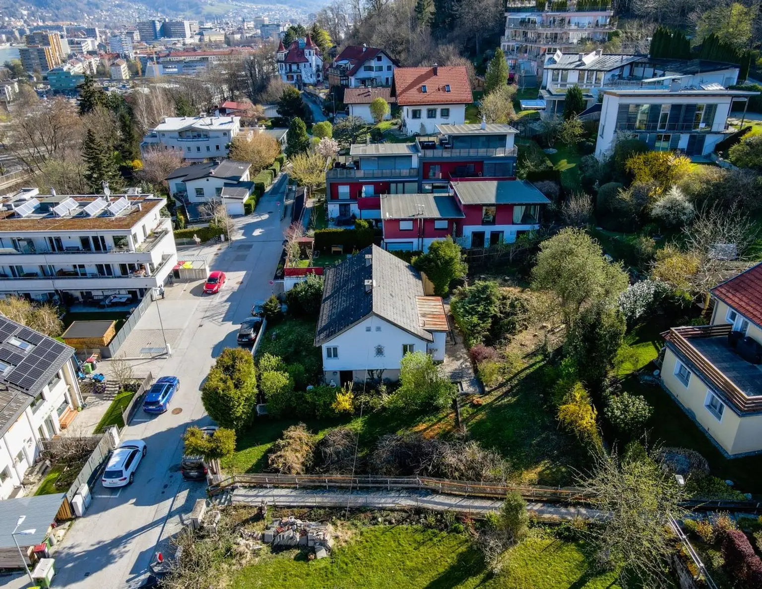 Sehr schönes Grundstück mit Altbestand zu verkaufen