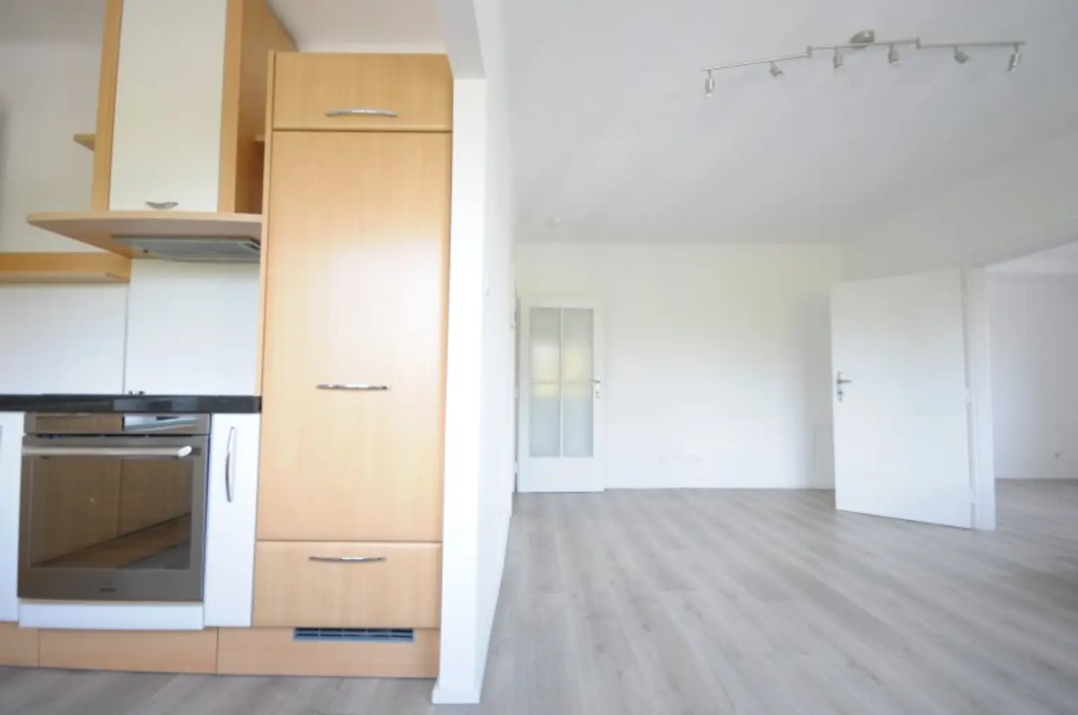 IDEALE 3,5 ZIMMER WOHNUNG - PERFEKTE RAUMAUFTEILUNG UND GEMEINSCHAFTSGARTEN